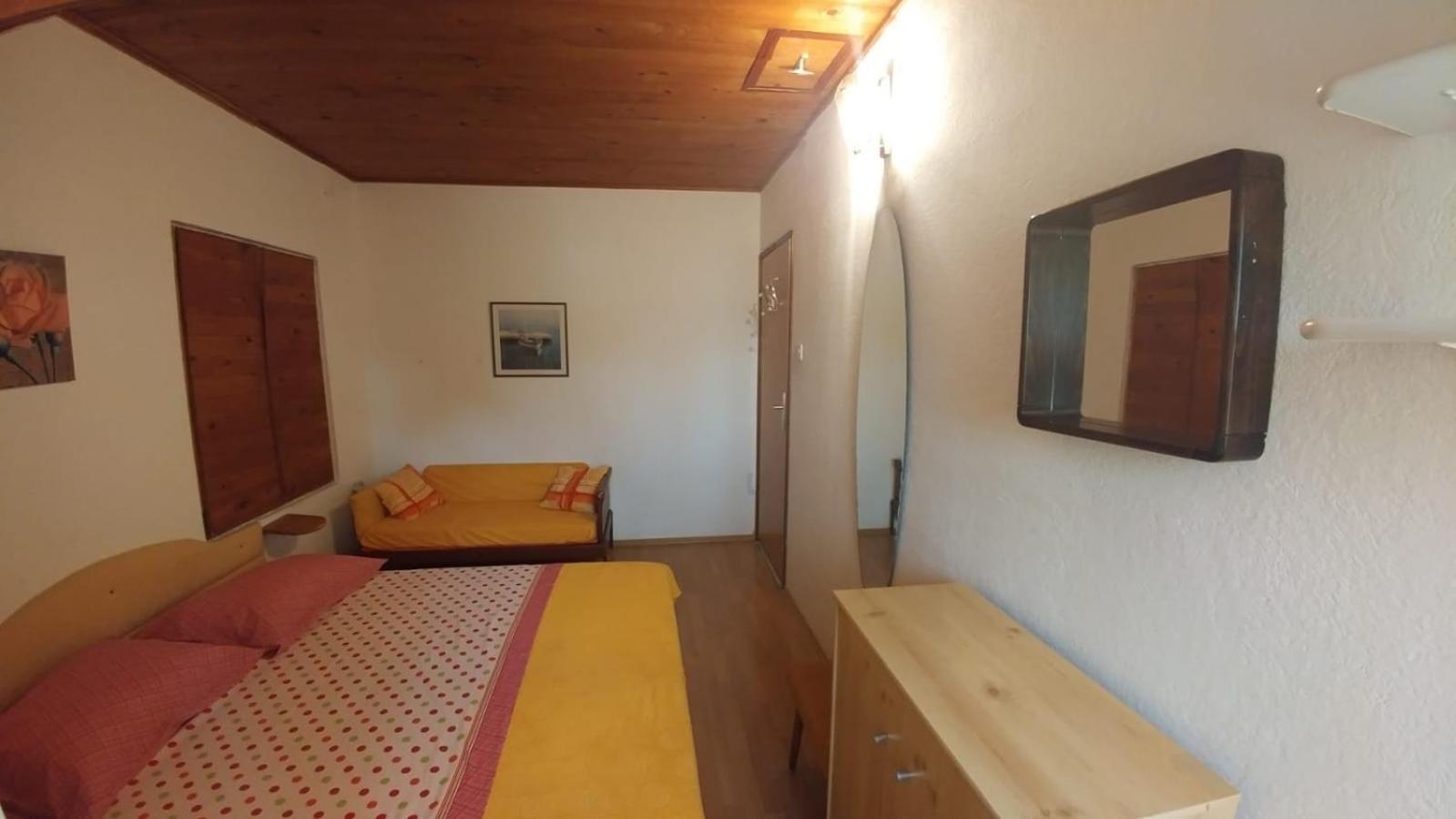 Apartments By The Sea Brela, Makarska - 16065 Номер фото